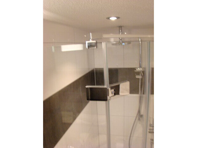Bodengleiche Dusche mit Glasabtrennung